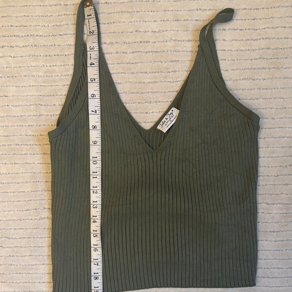 Chic V-Neck Ribbed Tank Top - Green - Picture 5 of 6